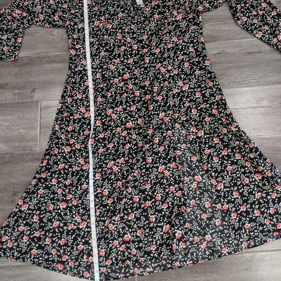 PrettyLittleThing Plus Black Floral Print Cupped Split Detail Midi Dress - Picture 12 of 14